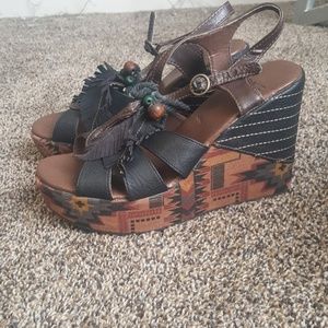 BKE sole wedge tribal sandal